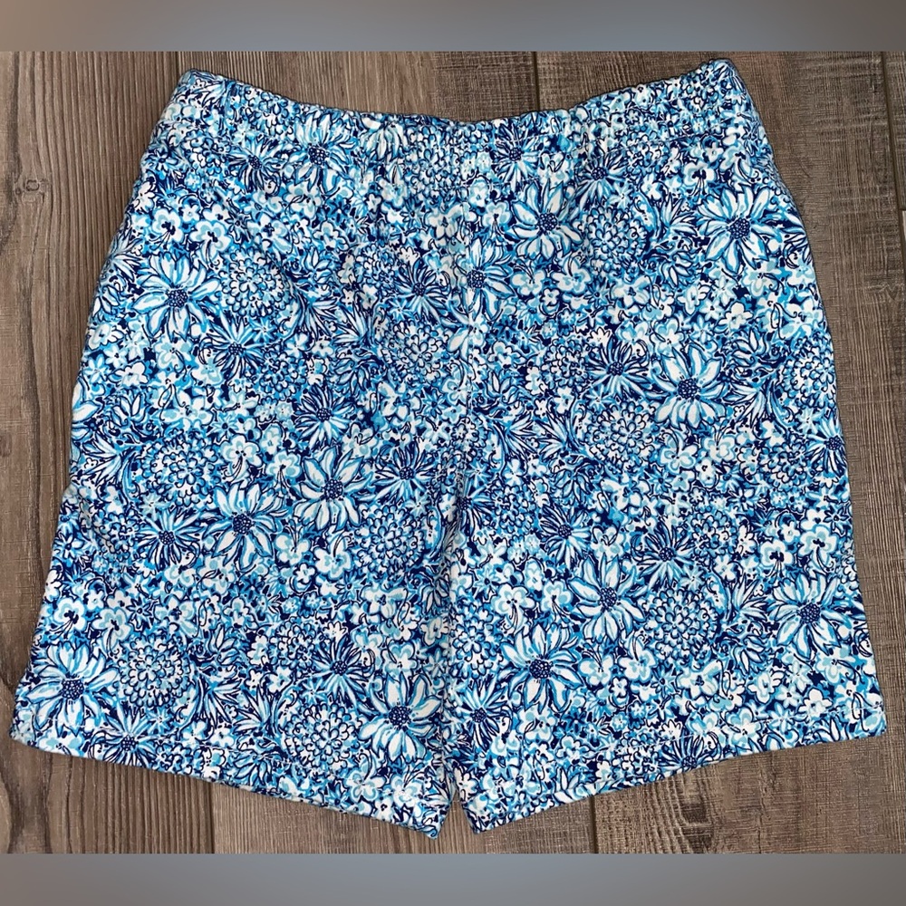 Lily Pulitzer Coral Coast Cumulus Blue Blooming Together Boy’s Shorts Size M